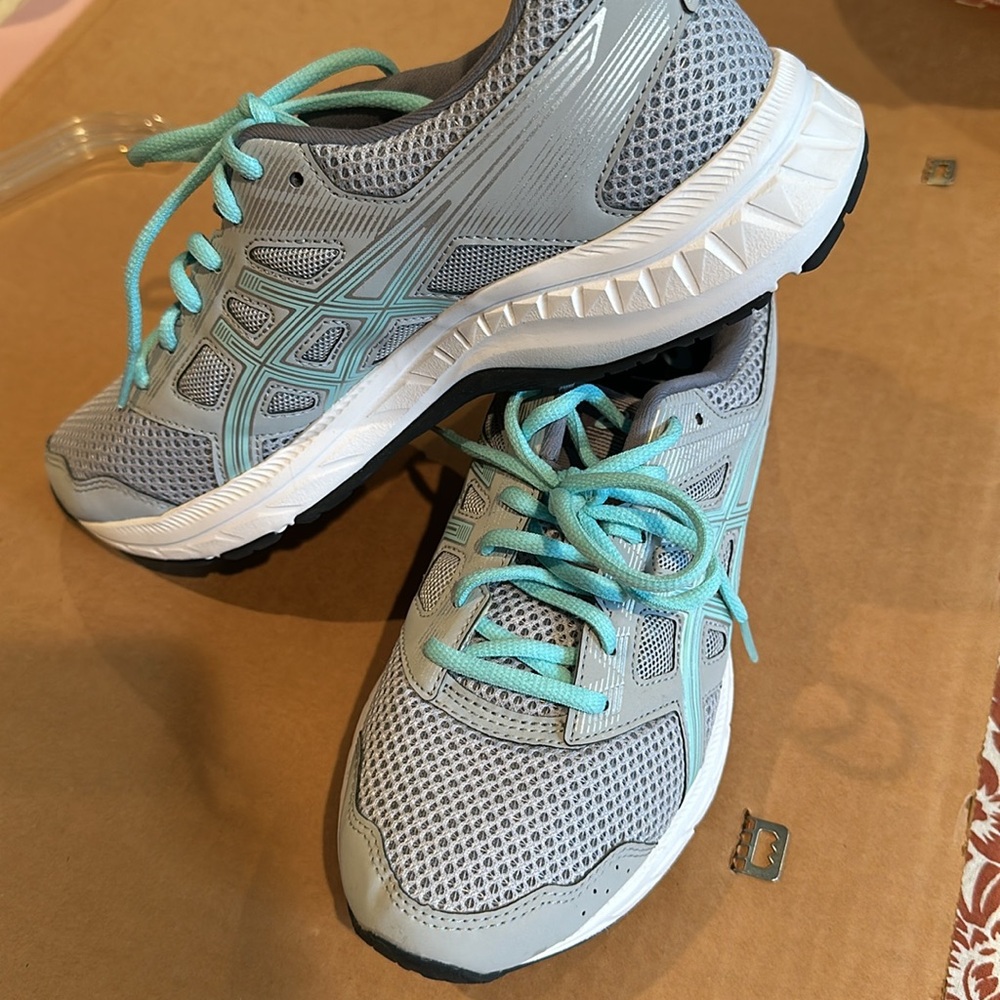NWOT ASICS shoes